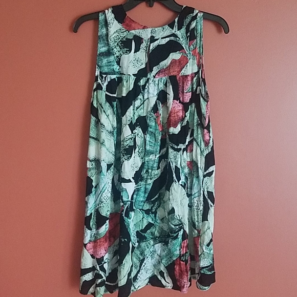 Practically new Lauren Conrad top - Picture 4 of 4